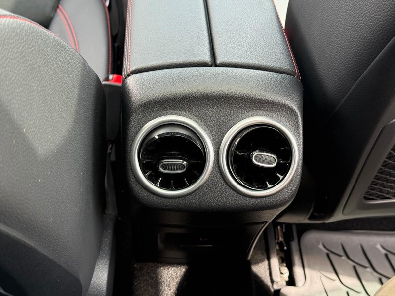Mercedes-Benz CLA Vehicle Full-screen Gallery Image 16