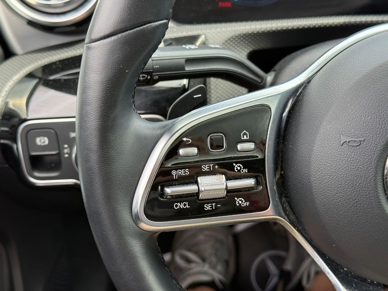 Mercedes-Benz CLA Vehicle Full-screen Gallery Image 20