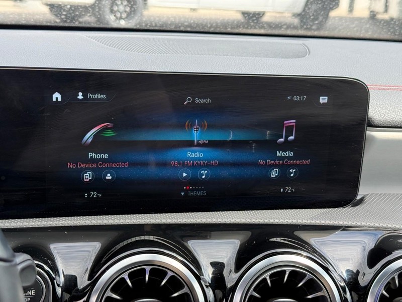 Mercedes-Benz CLA Vehicle Full-screen Gallery Image 24