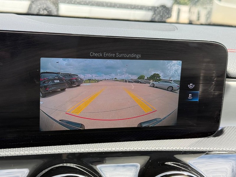 Mercedes-Benz CLA Vehicle Full-screen Gallery Image 25