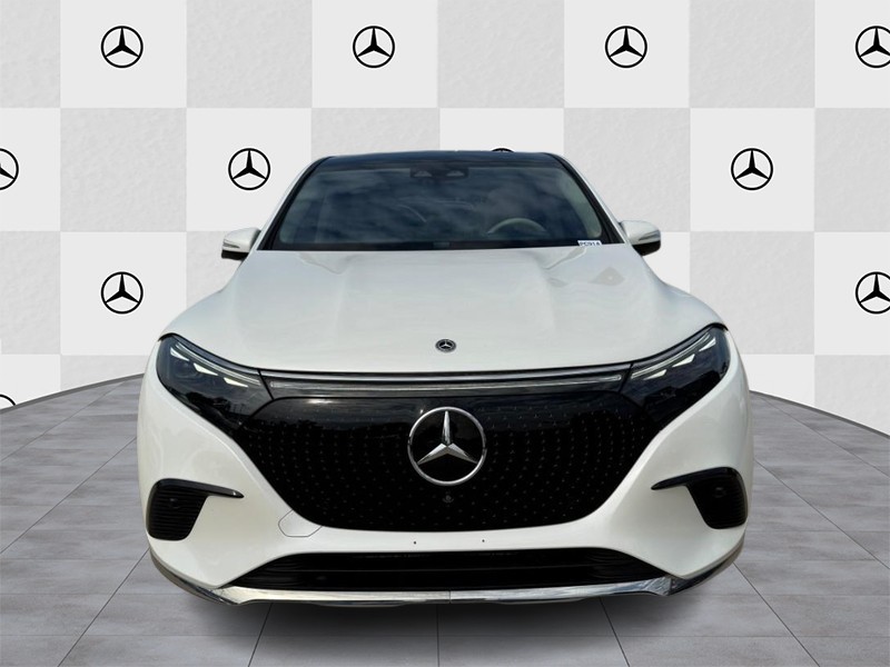 Mercedes-Benz EQS Vehicle Full-screen Gallery Image 5