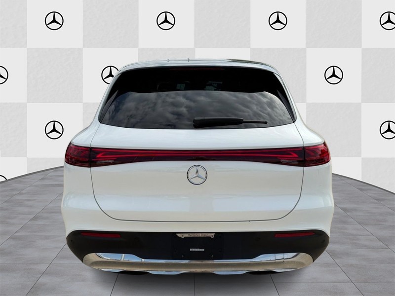 Mercedes-Benz EQS Vehicle Full-screen Gallery Image 7