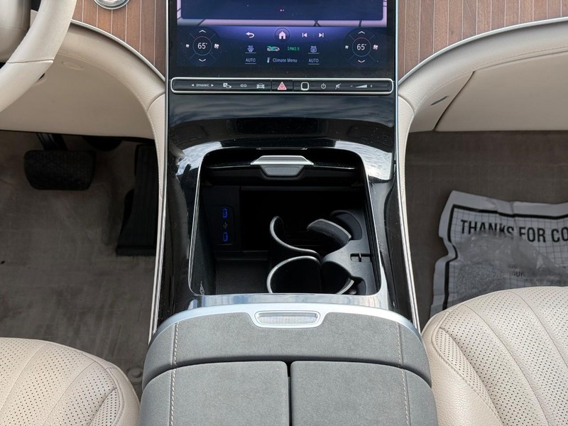 Mercedes-Benz EQS Vehicle Full-screen Gallery Image 14