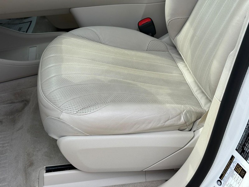 Mercedes-Benz EQS Vehicle Full-screen Gallery Image 18