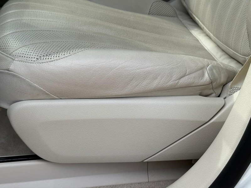 Mercedes-Benz EQS Vehicle Full-screen Gallery Image 19