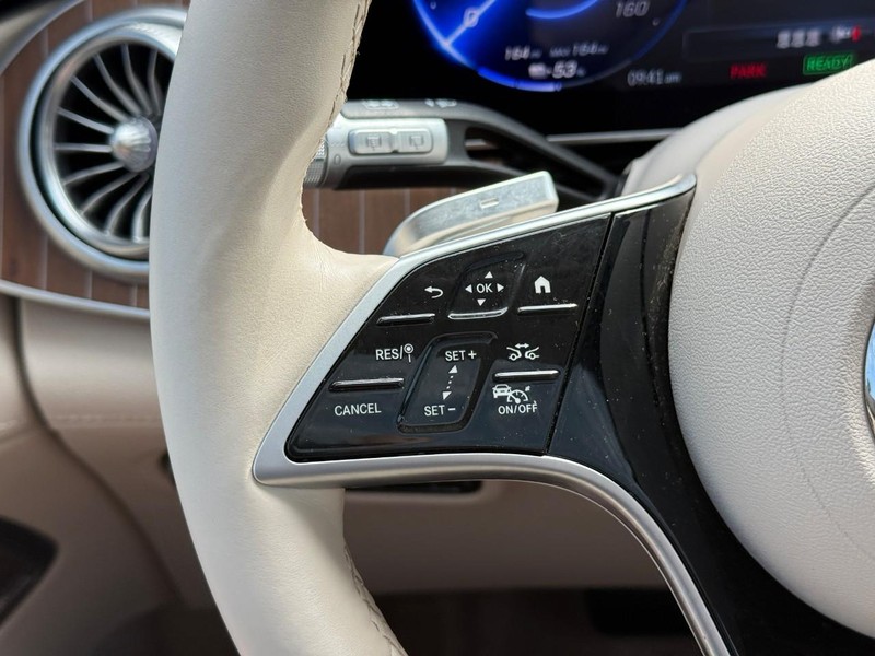 Mercedes-Benz EQS Vehicle Full-screen Gallery Image 20