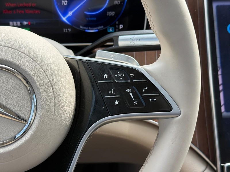 Mercedes-Benz EQS Vehicle Full-screen Gallery Image 21