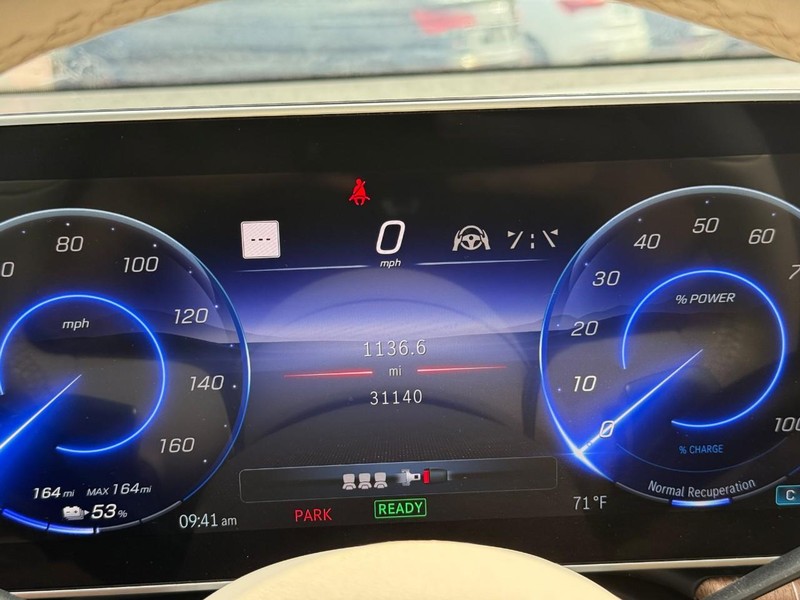 Mercedes-Benz EQS Vehicle Full-screen Gallery Image 22