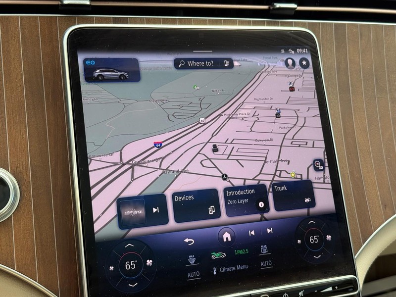Mercedes-Benz EQS Vehicle Full-screen Gallery Image 23