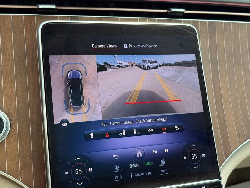 Mercedes-Benz EQS Vehicle Full-screen Gallery Image 24