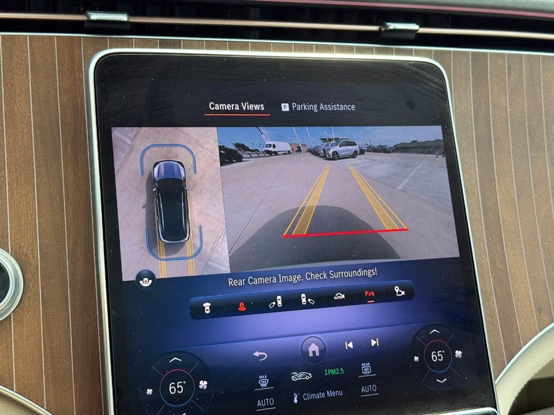 Mercedes-Benz EQS Vehicle Full-screen Gallery Image 26