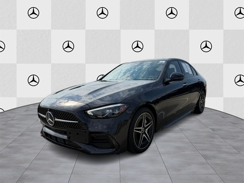 Mercedes-Benz C-Class Vehicle Full-screen Gallery Image 05