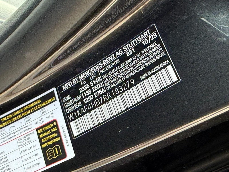 Mercedes-Benz C-Class Vehicle Full-screen Gallery Image 30