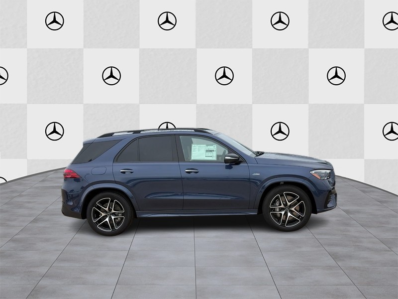 Mercedes-Benz GLE Vehicle Full-screen Gallery Image 2