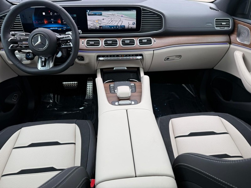 Mercedes-Benz GLE Vehicle Full-screen Gallery Image 9