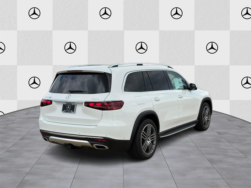 Mercedes-Benz GLS Vehicle Full-screen Gallery Image 3