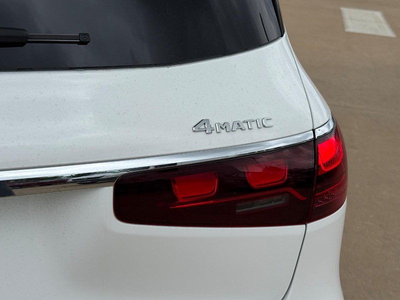 Mercedes-Benz GLS Vehicle Full-screen Gallery Image 5