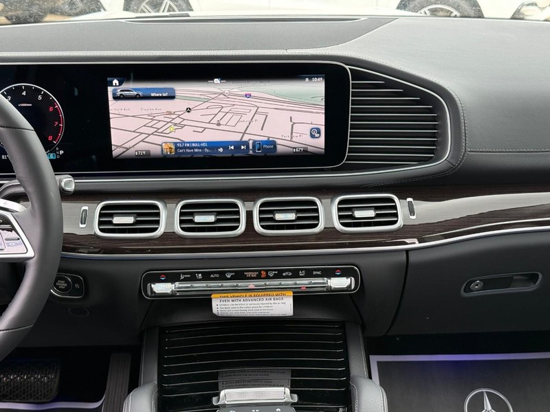 Mercedes-Benz GLS Vehicle Full-screen Gallery Image 10