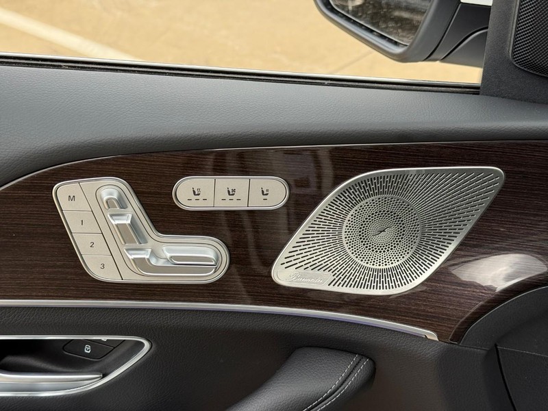 Mercedes-Benz GLS Vehicle Full-screen Gallery Image 14