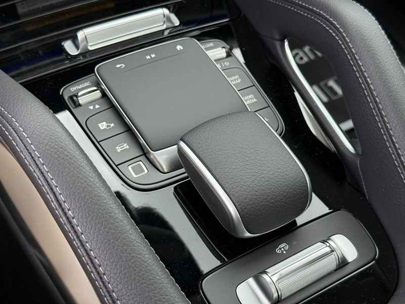Mercedes-Benz GLS Vehicle Full-screen Gallery Image 18
