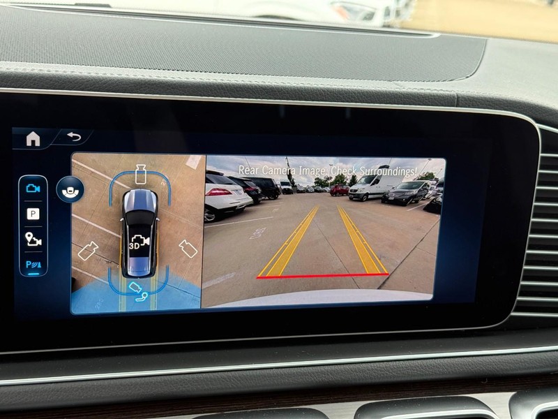Mercedes-Benz GLS Vehicle Full-screen Gallery Image 19