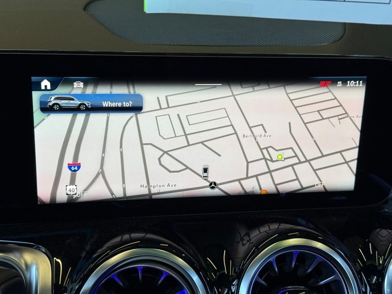 Mercedes-Benz GLB Vehicle Full-screen Gallery Image 19