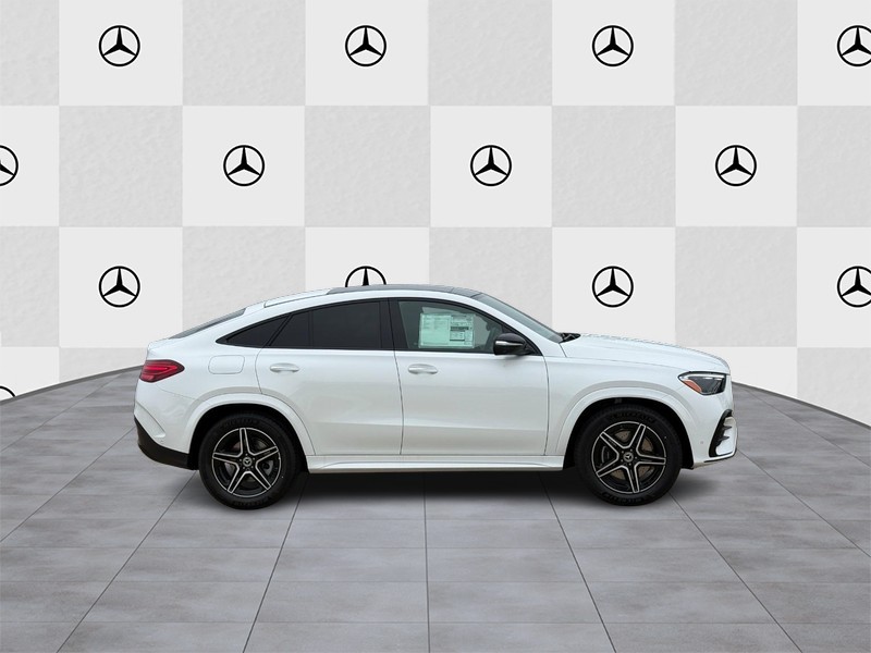 Mercedes-Benz GLE Vehicle Full-screen Gallery Image 2