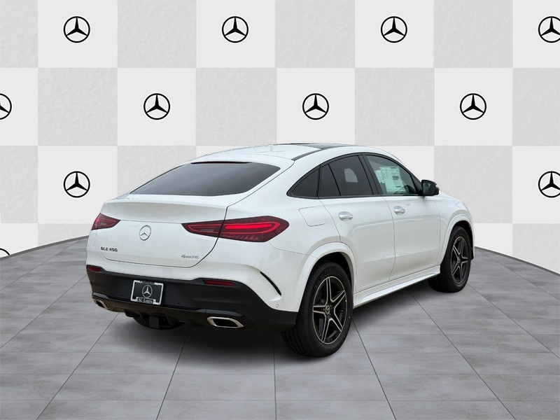Mercedes-Benz GLE Vehicle Full-screen Gallery Image 3