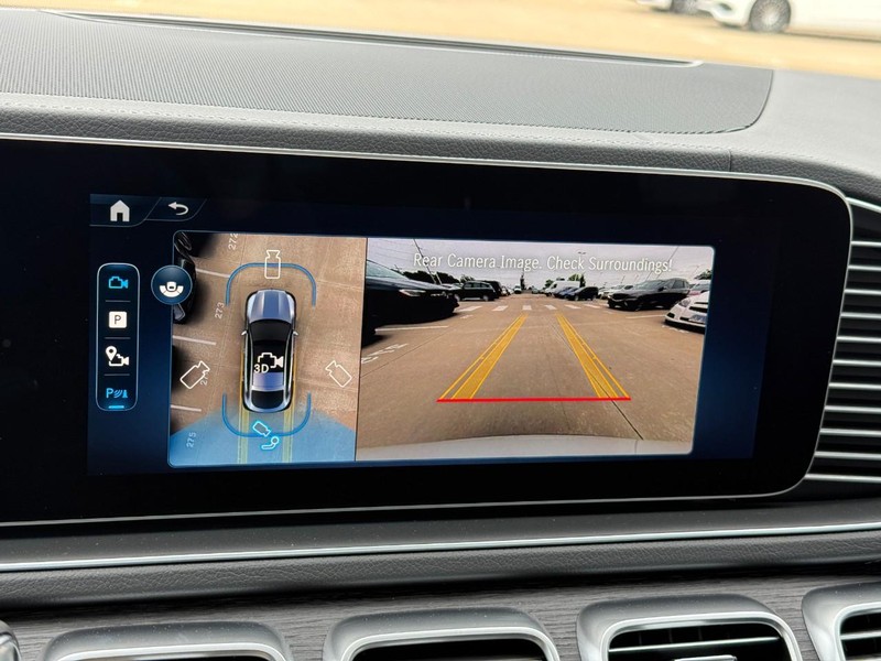 Mercedes-Benz GLE Vehicle Full-screen Gallery Image 18