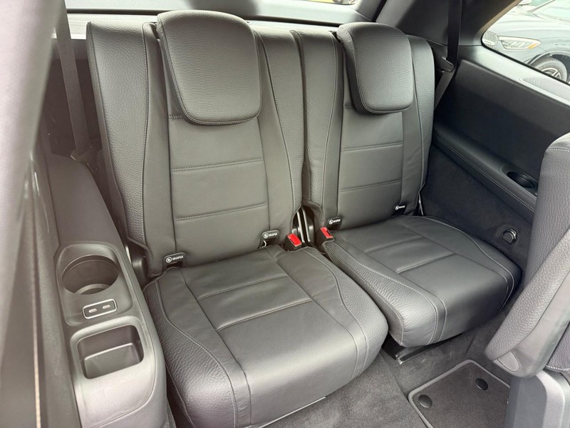 Mercedes-Benz GLS Vehicle Full-screen Gallery Image 9