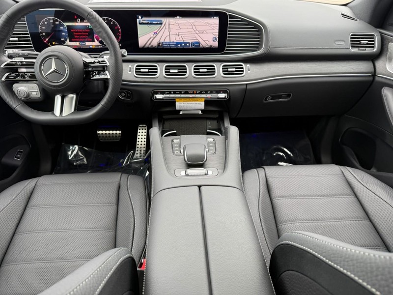 Mercedes-Benz GLS Vehicle Full-screen Gallery Image 10