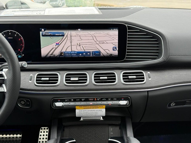 Mercedes-Benz GLS Vehicle Full-screen Gallery Image 12