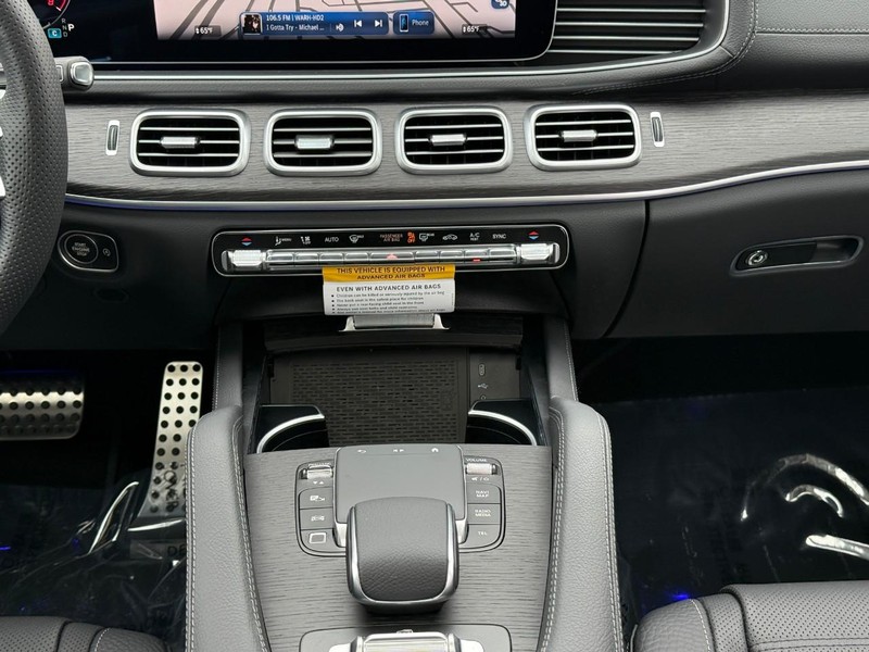 Mercedes-Benz GLS Vehicle Full-screen Gallery Image 13