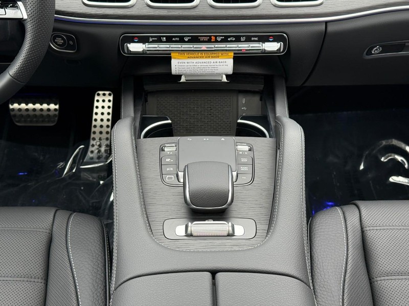 Mercedes-Benz GLS Vehicle Full-screen Gallery Image 14