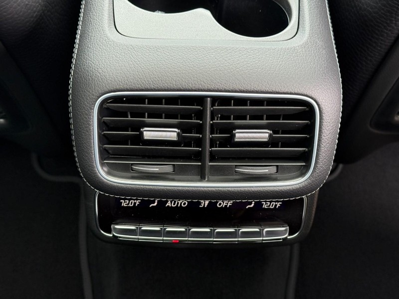 Mercedes-Benz GLS Vehicle Full-screen Gallery Image 15