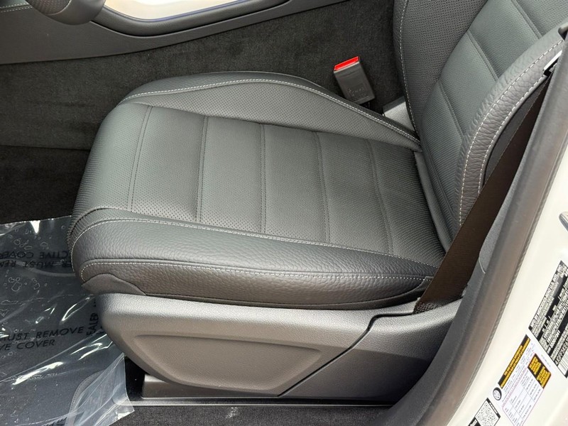 Mercedes-Benz GLS Vehicle Full-screen Gallery Image 18