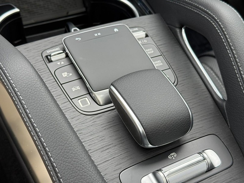 Mercedes-Benz GLS Vehicle Full-screen Gallery Image 21