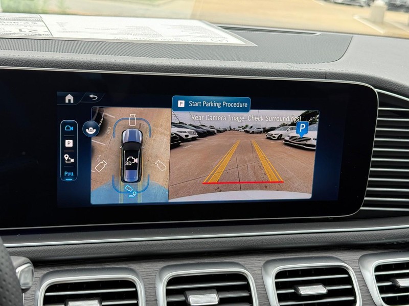Mercedes-Benz GLS Vehicle Full-screen Gallery Image 22