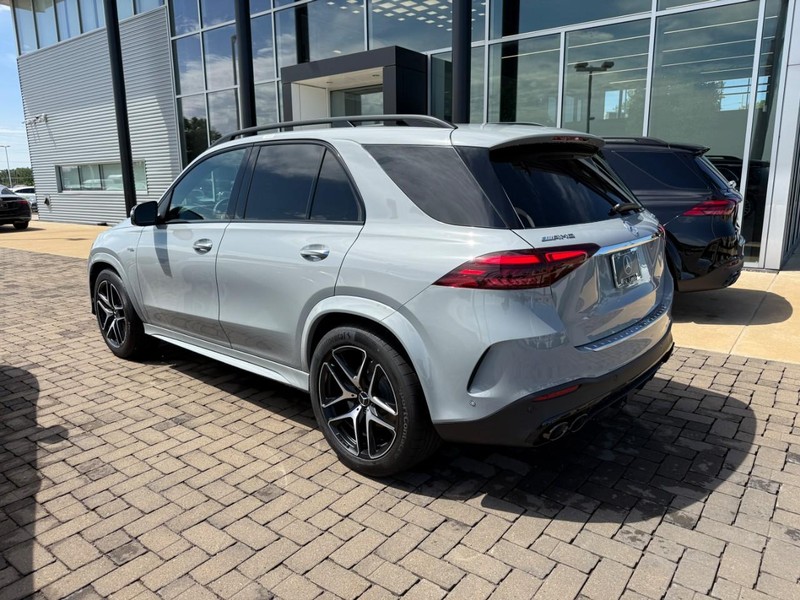 Mercedes-Benz GLE Vehicle Full-screen Gallery Image 4