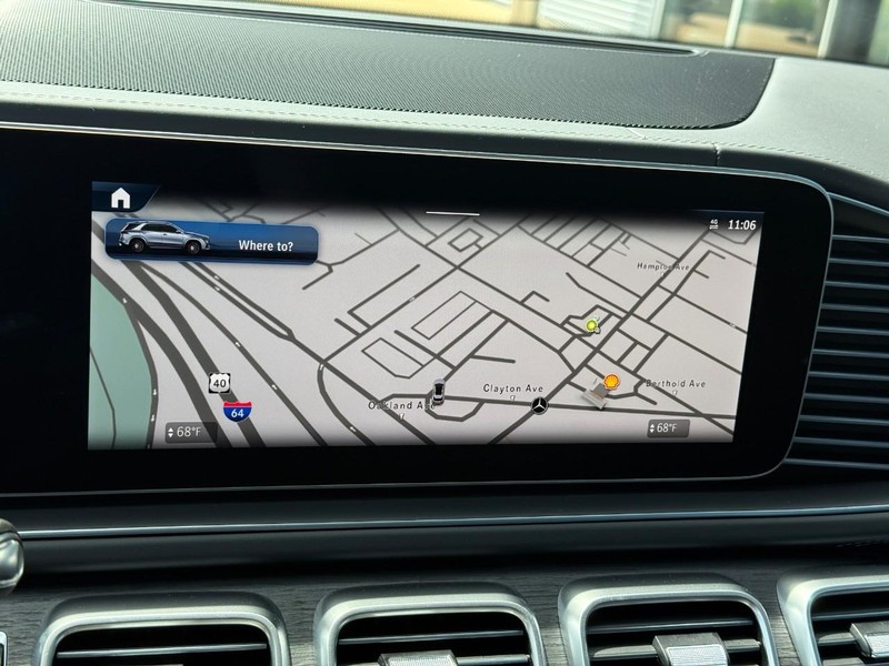 Mercedes-Benz GLE Vehicle Full-screen Gallery Image 23