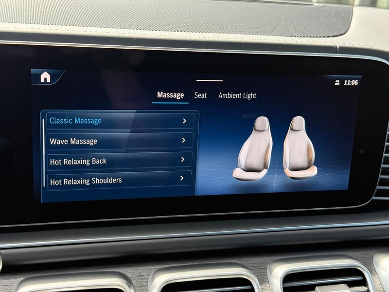 Mercedes-Benz GLE Vehicle Full-screen Gallery Image 25