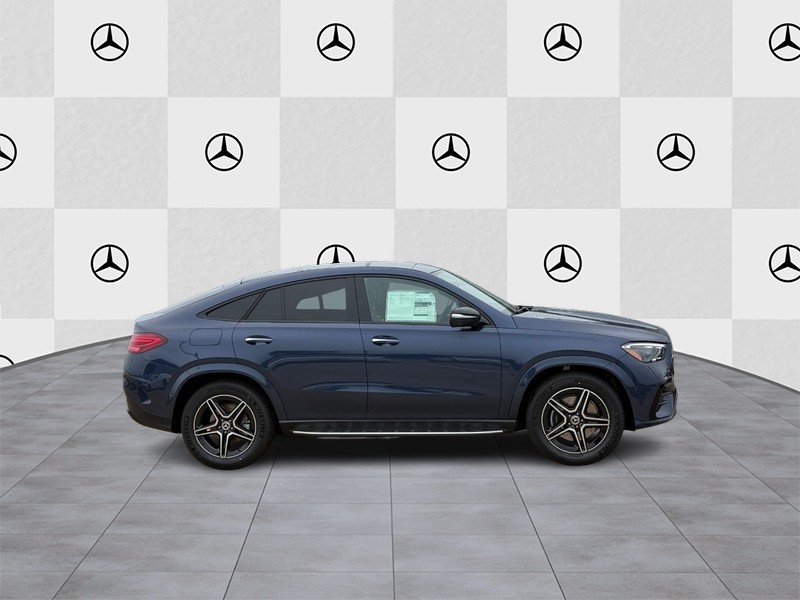 Mercedes-Benz GLE Vehicle Full-screen Gallery Image 2