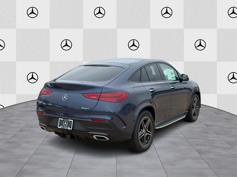 Mercedes-Benz GLE Vehicle Full-screen Gallery Image 3