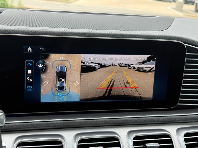 Mercedes-Benz GLE Vehicle Full-screen Gallery Image 20