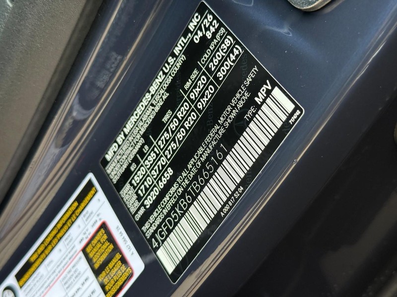Mercedes-Benz GLE Vehicle Full-screen Gallery Image 21