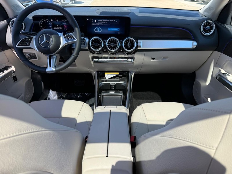 Mercedes-Benz GLB Vehicle Full-screen Gallery Image 6