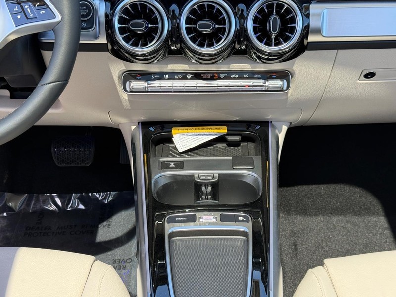 Mercedes-Benz GLB Vehicle Full-screen Gallery Image 9