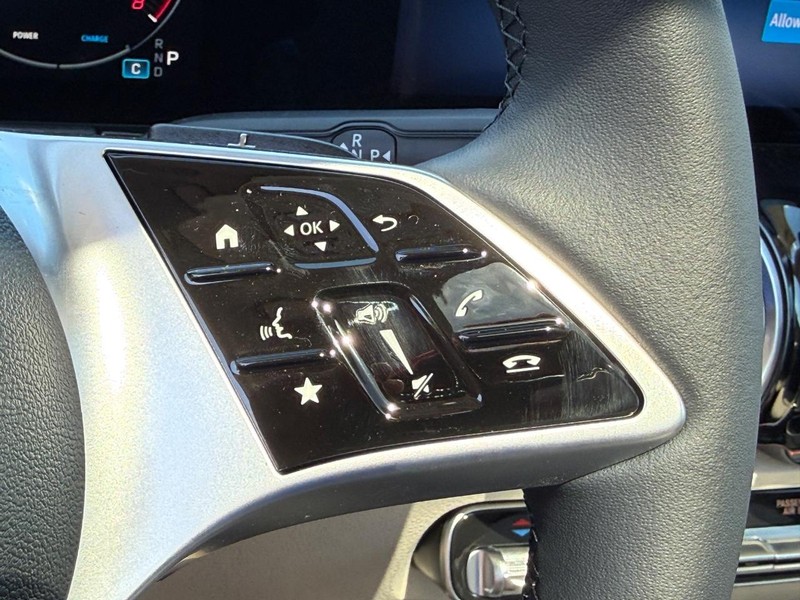 Mercedes-Benz GLB Vehicle Full-screen Gallery Image 15