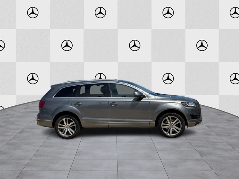 Audi Q7 Vehicle Full-screen Gallery Image 02