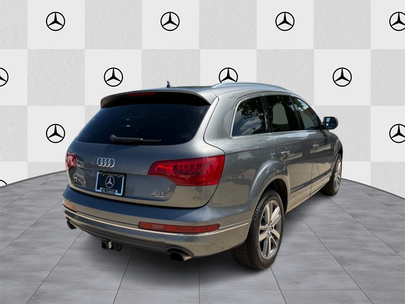 Audi Q7 Vehicle Full-screen Gallery Image 03